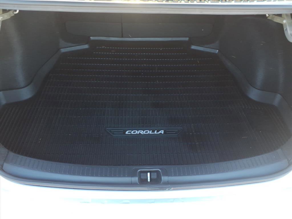 Used 2020 Toyota Corolla SE w/ SE Premium Package FWD image 10