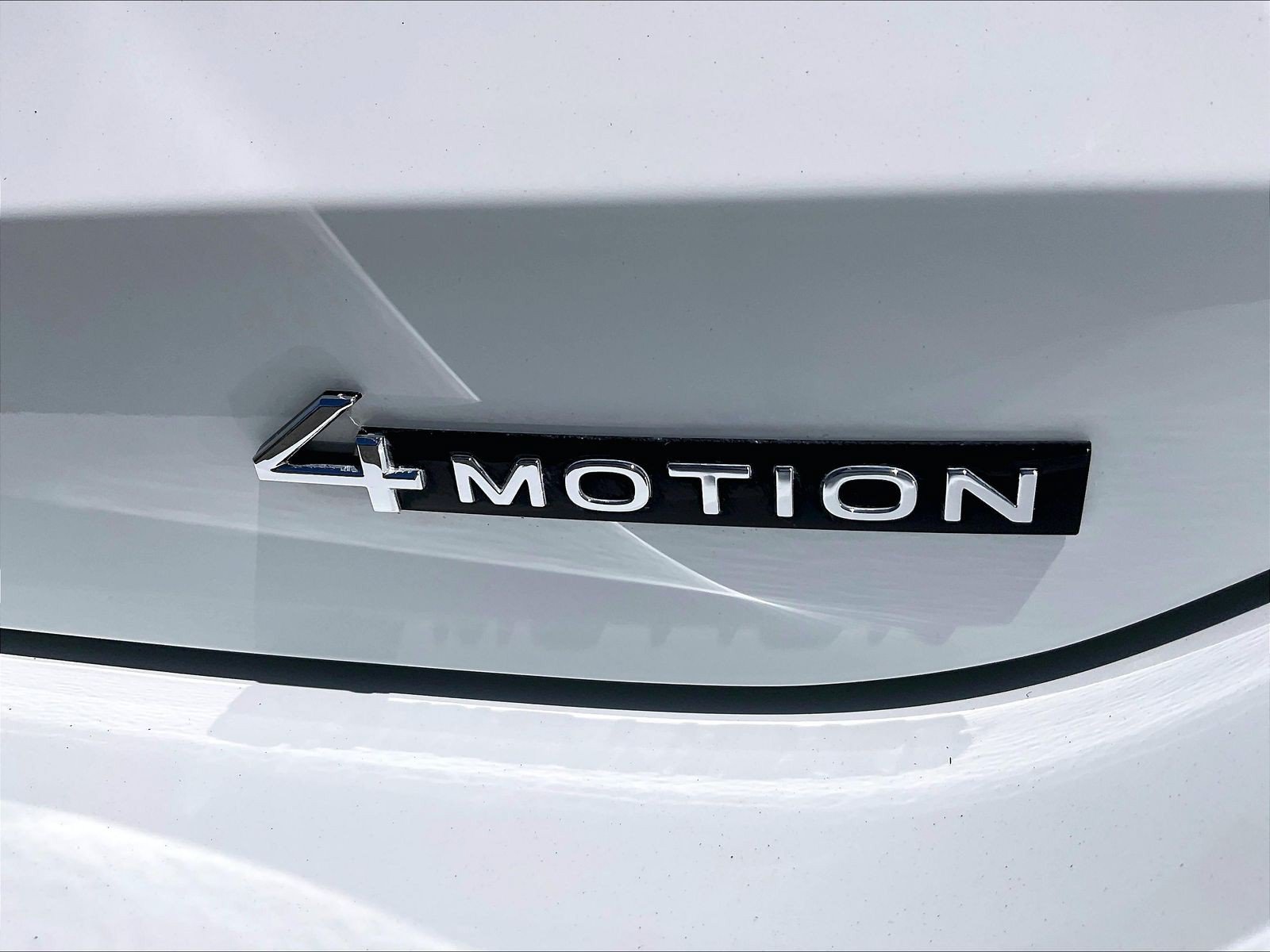Certified 2025 Volkswagen Tiguan SE AWD/4WD image 7