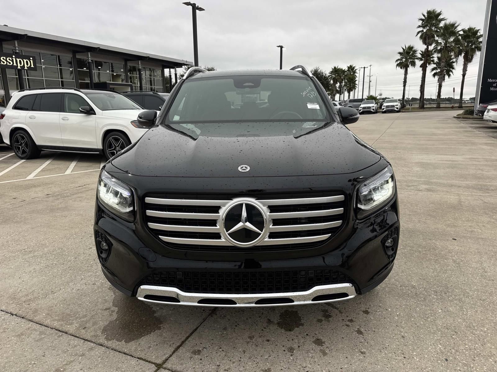 Used 2025 Mercedes-Benz GLB 250 4MATIC image 2