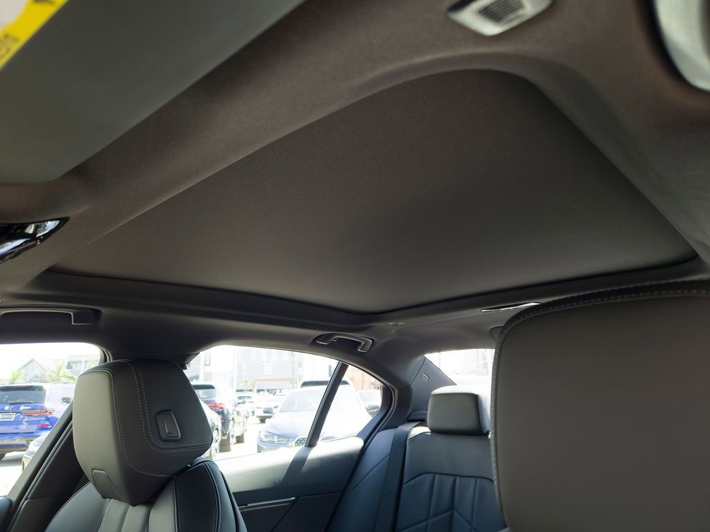 New 2026 BMW 550e xDrive w/ Premium Package AWD/4WD image 14