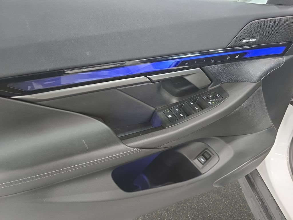 Certified 2025 BMW i5 eDrive40i w/ Premium Package RWD image 22