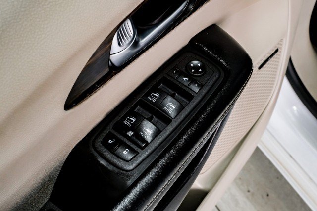 Used 2022 Chrysler Pacifica Limited FWD image 44