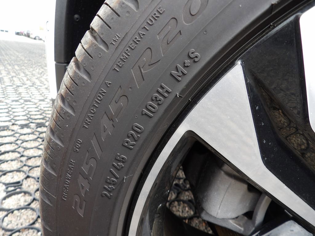 New 2025 Volvo XC40 B5 Ultra w/ Climate Package image 29