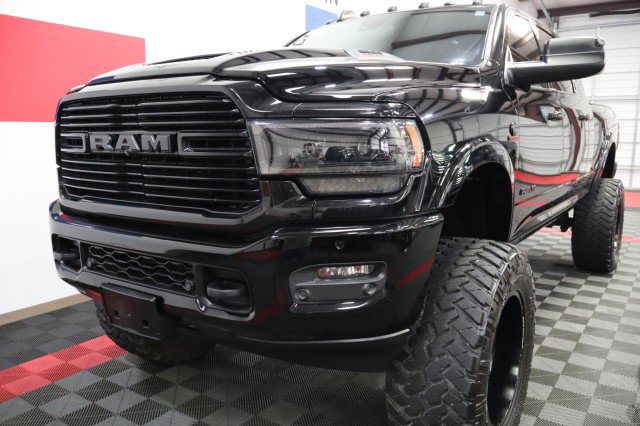 Used 2019 RAM 2500 Laramie w/ Black Appearance Package AWD/4WD image 4