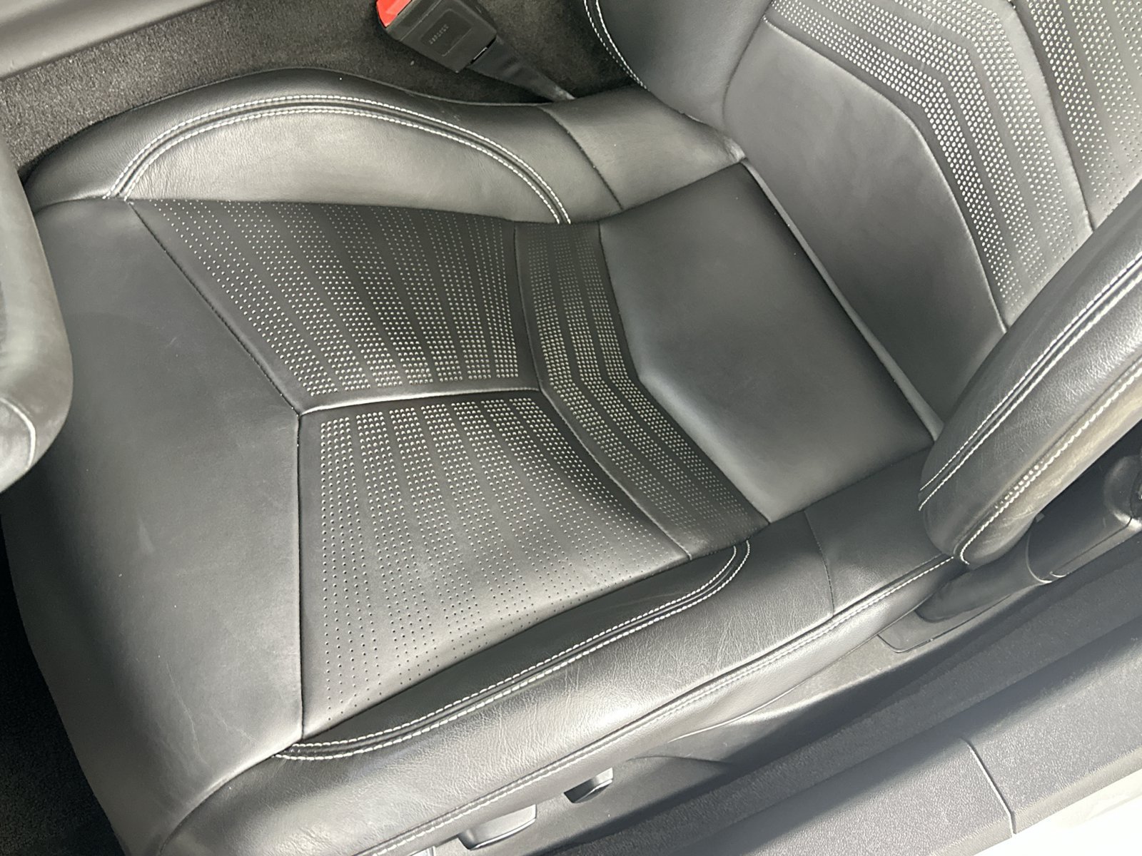 Used 2020 Chevrolet Corvette Stingray Premium Cpe w/ 3LT Preferred Equipment Group RWD image 36