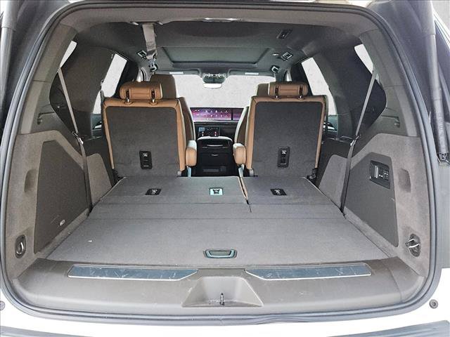 Used 2025 Cadillac Escalade Premium Luxury AWD/4WD image 6