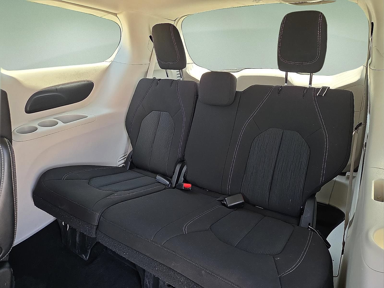 Used 2023 Chrysler Voyager LX FWD image 9
