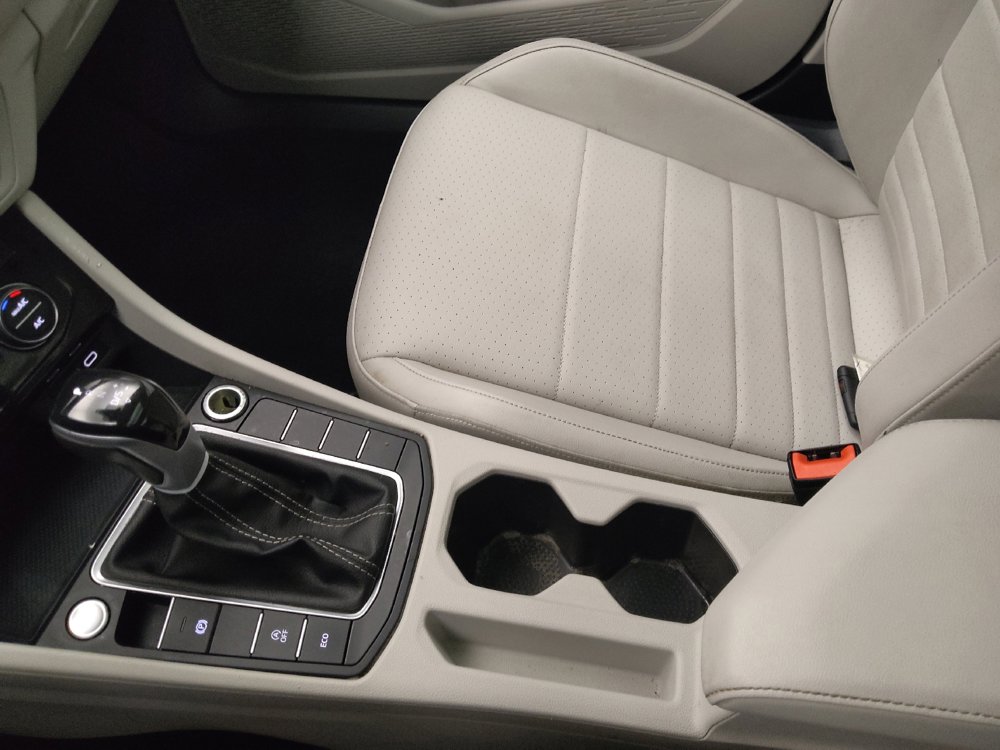 Used 2023 Volkswagen Jetta SE w/ Panoramic Sunroof Package FWD image 26
