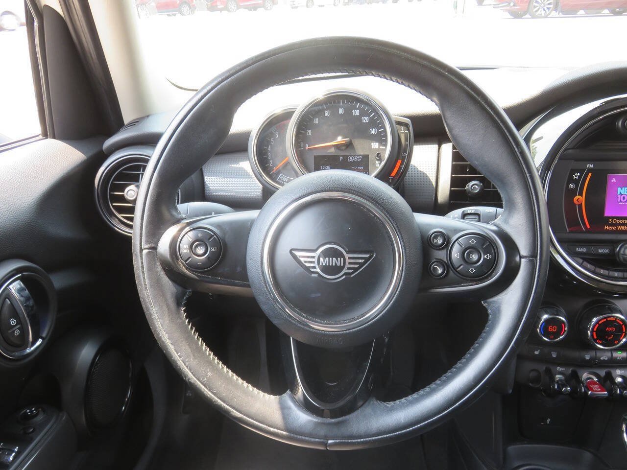 Used 2019 MINI Cooper 4-Door Hardtop w/ Signature Upholstery Package FWD image 14