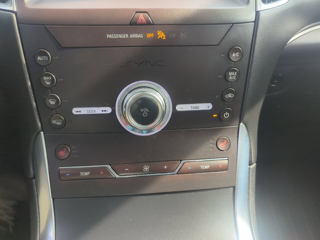 Used 2020 Ford Edge Titanium AWD/4WD image 29