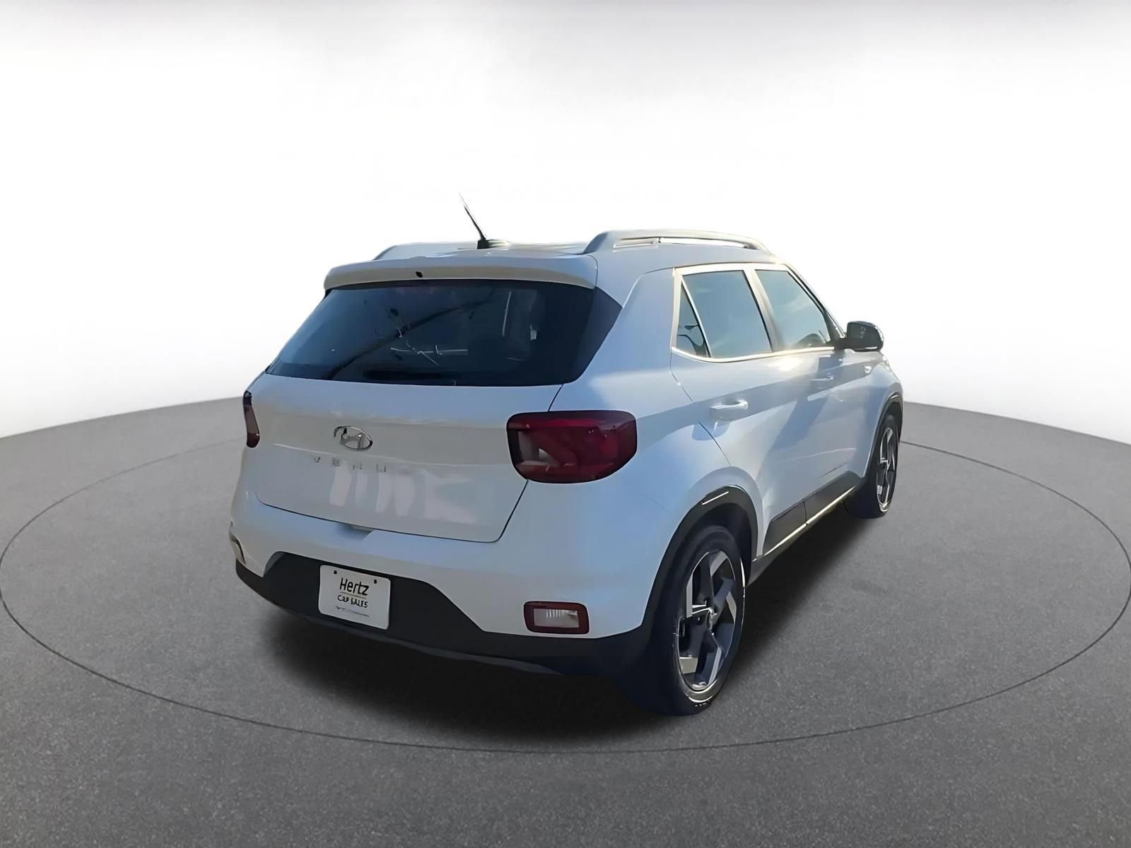 Used 2025 Hyundai Venue SEL image 14