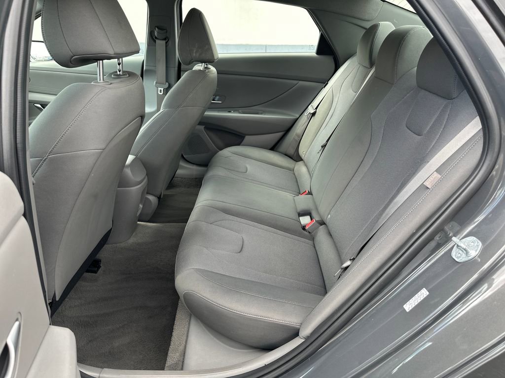 Certified 2025 Hyundai Elantra SE image 15