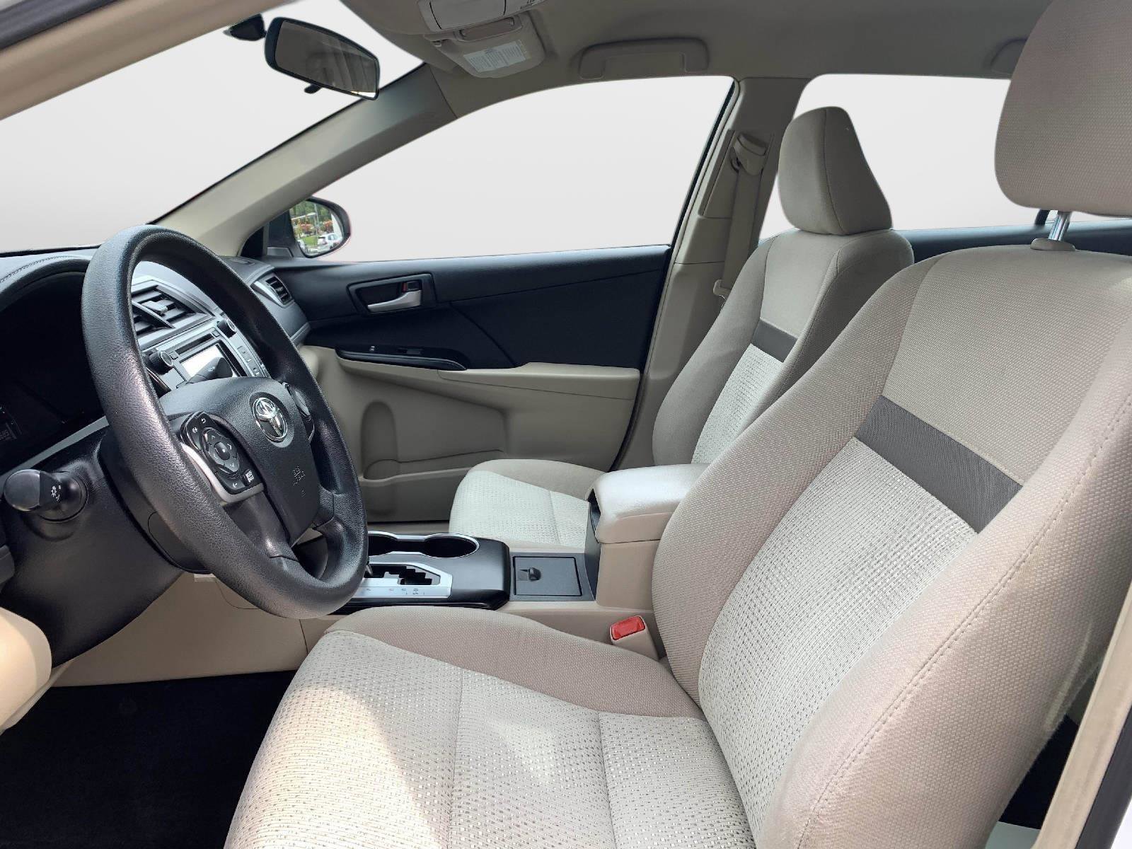Used 2014 Toyota Camry LE FWD image 12