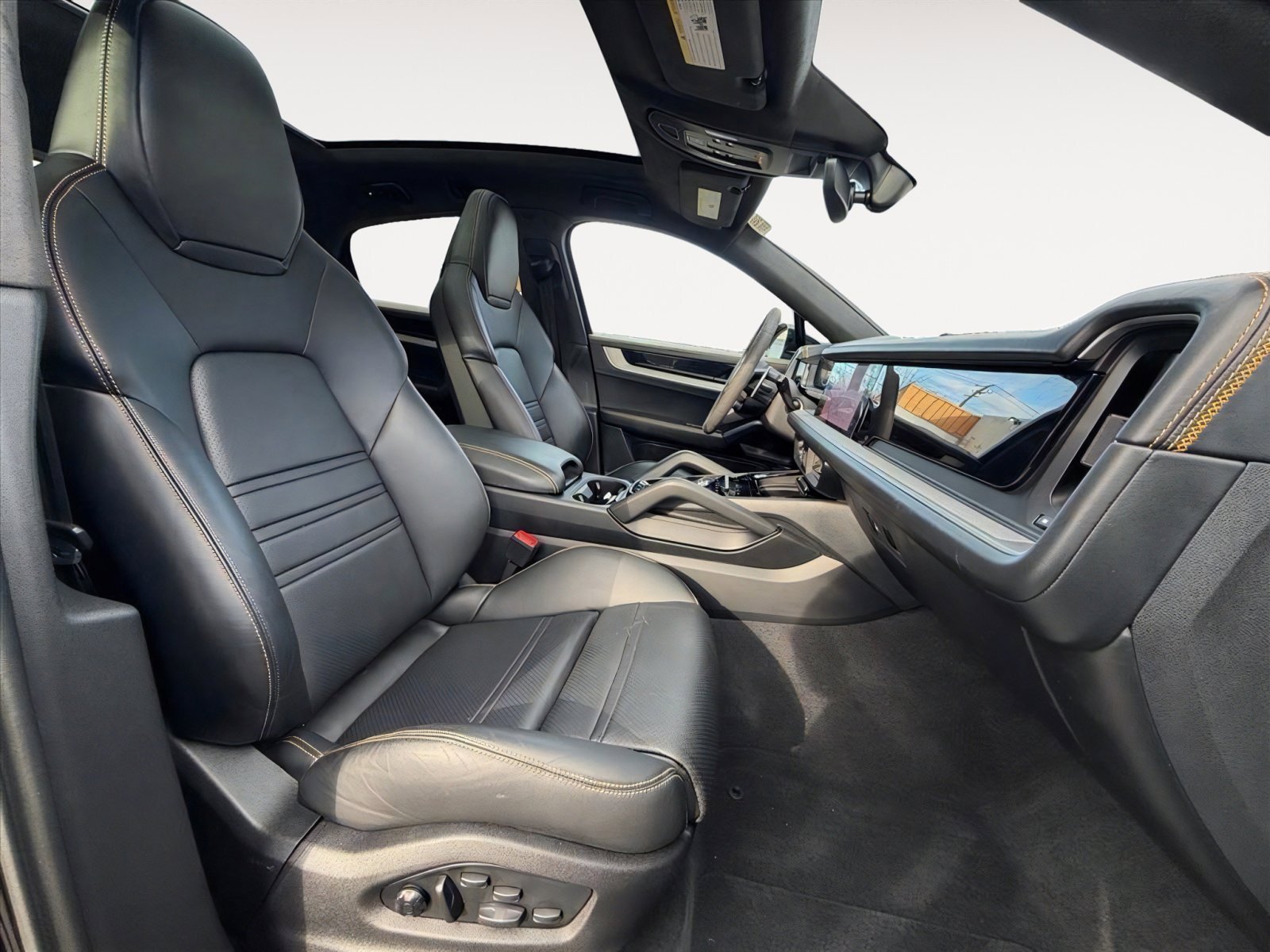 Used 2024 Porsche Cayenne Coupe image 22