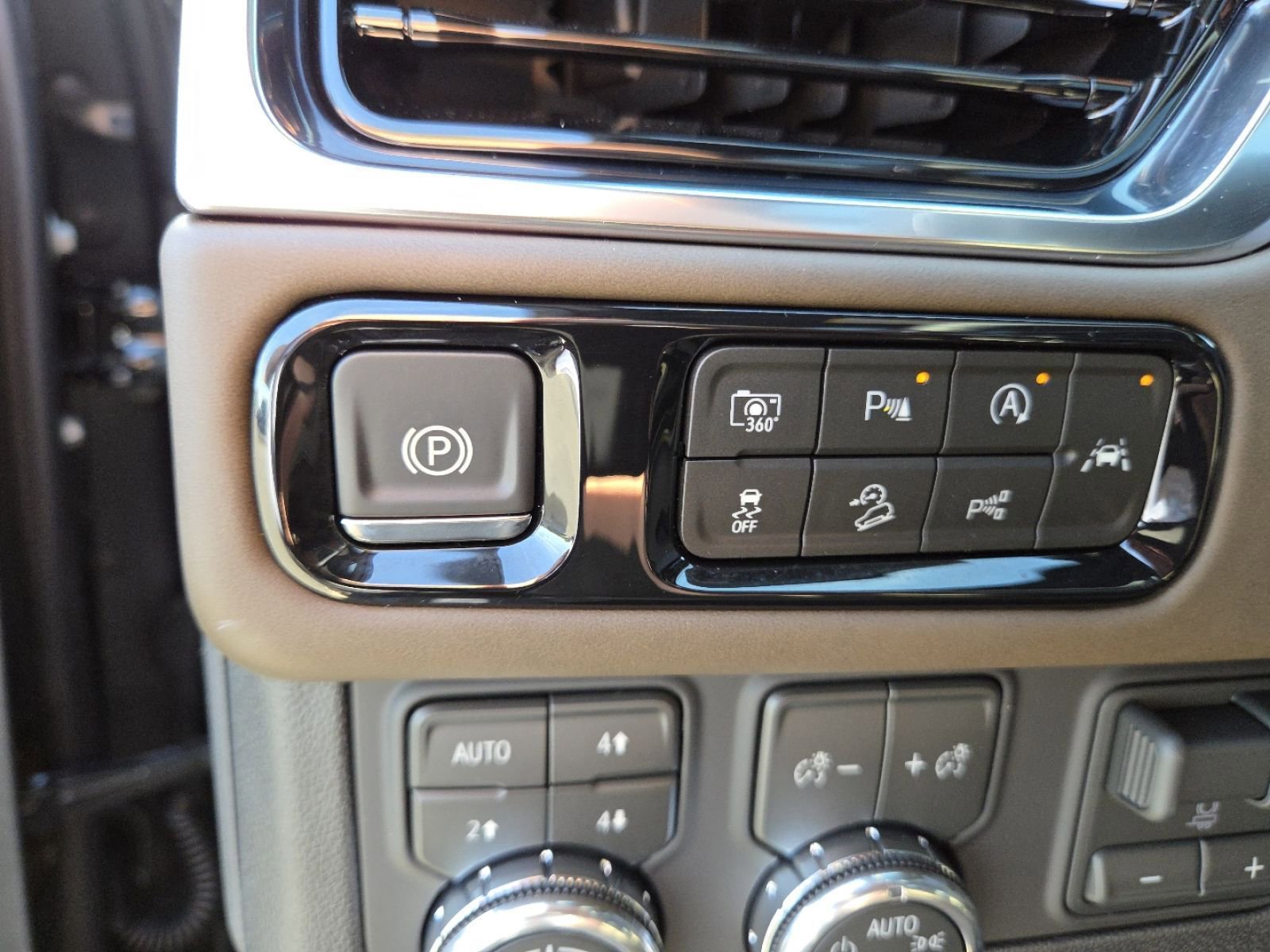 New 2026 GMC Yukon XL Denali Ultimate AWD/4WD image 15