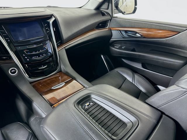 Used 2020 Cadillac Escalade ESV Luxury image 26