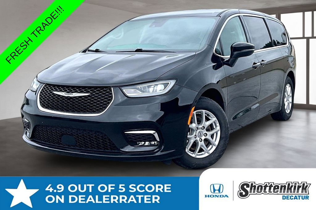 Used 2023 Chrysler Pacifica Touring-L FWD image 1