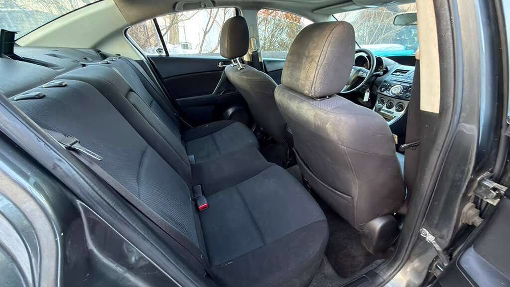 Used 2010 MAZDA MAZDA3 i Touring FWD image 23