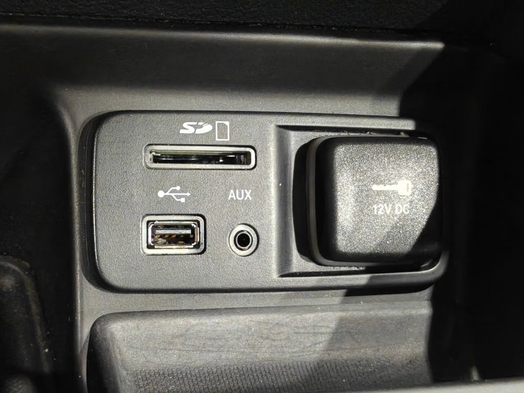 Used 2017 Jeep Cherokee Latitude w/ Cold Weather Group FWD image 41