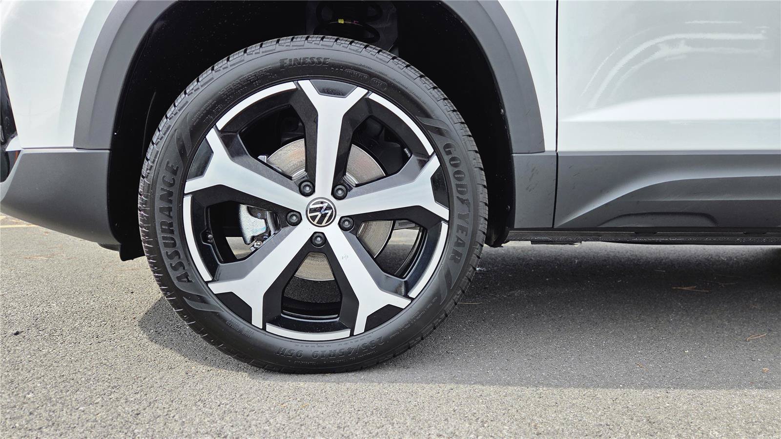 New 2026 Volkswagen Taos SEL AWD/4WD image 10