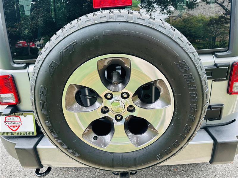 Used 2018 Jeep Wrangler Unlimited Sahara w/ Connectivity Group image 18