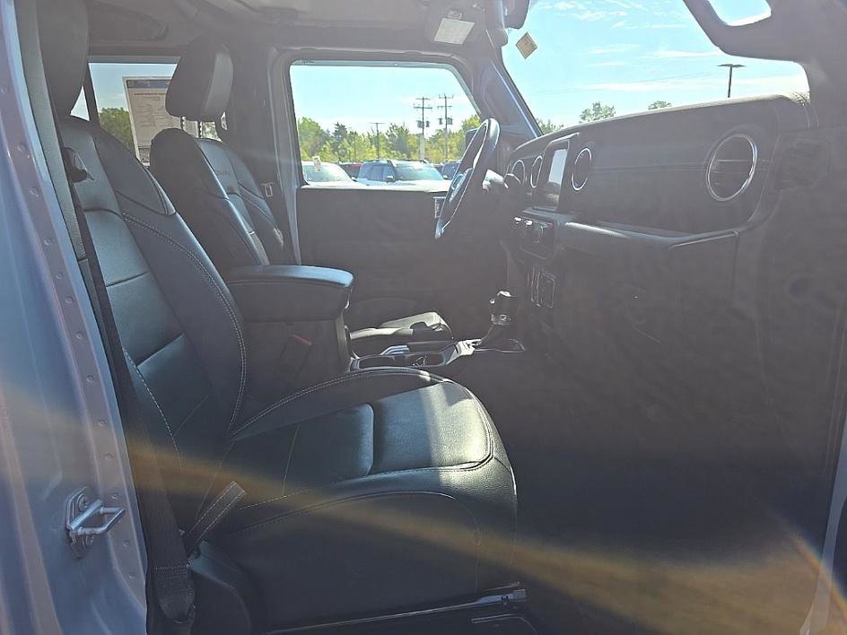 Used 2022 Jeep Wrangler Unlimited Sahara w/ Dual Top Group image 34