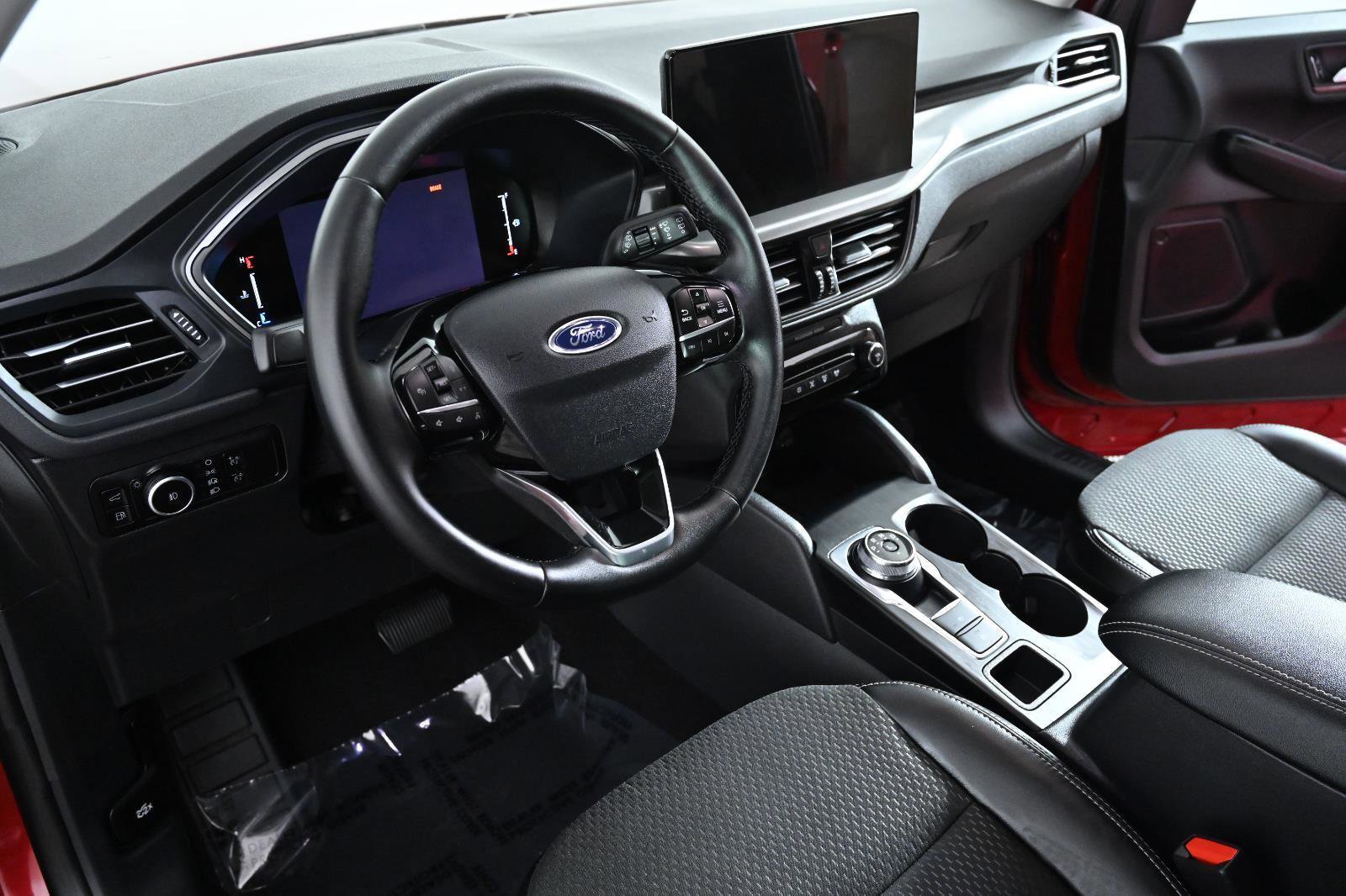 Used 2025 Ford Escape SE image 10