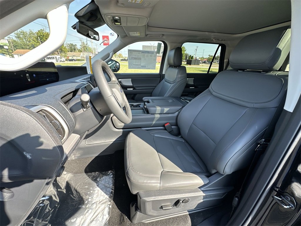 New 2025 Ford Expedition Active image 11