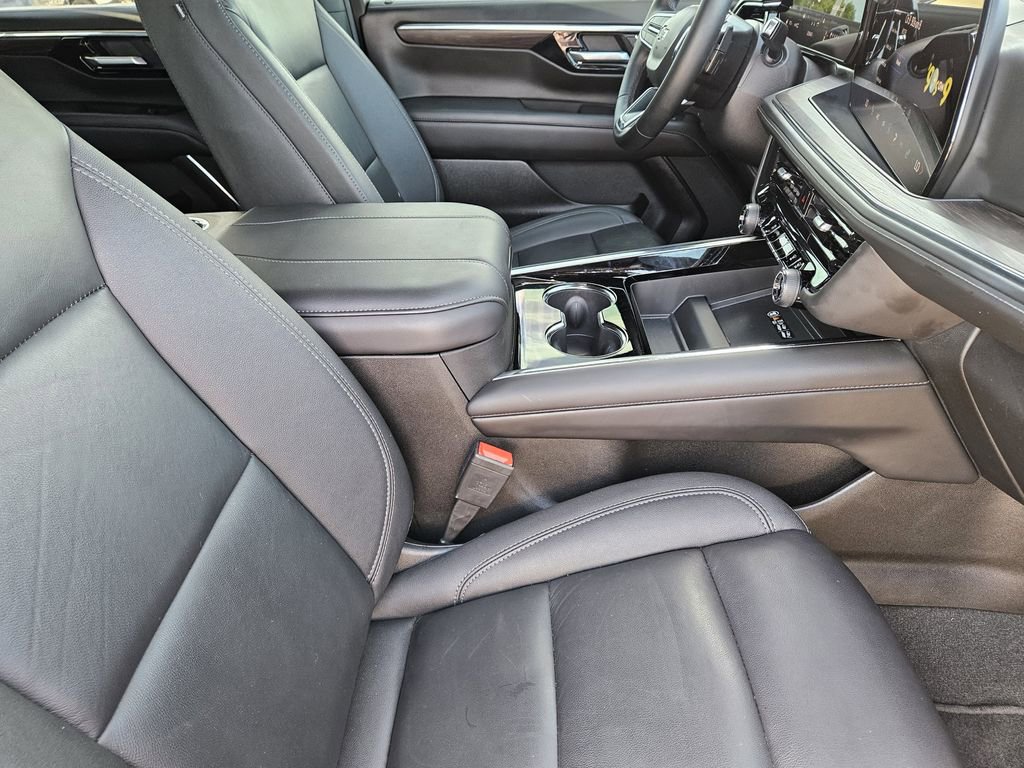 Used 2025 Chevrolet Tahoe Z71 AWD/4WD image 15