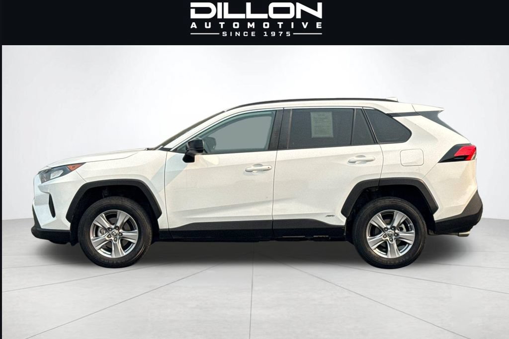 Used 2022 Toyota RAV4 LE AWD/4WD image 7