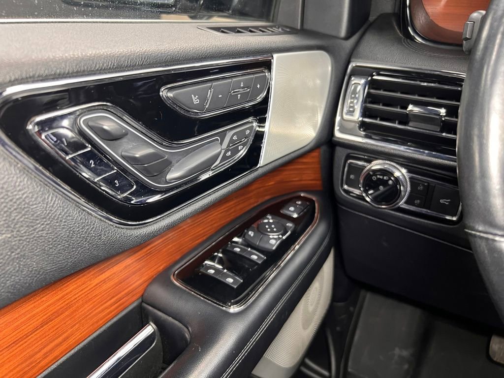 Used 2020 Lincoln Navigator L Reserve w/ Luxury Package image 17