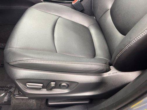 Used 2022 Toyota Corolla Cross XLE w/ Convenience Package AWD/4WD image 14