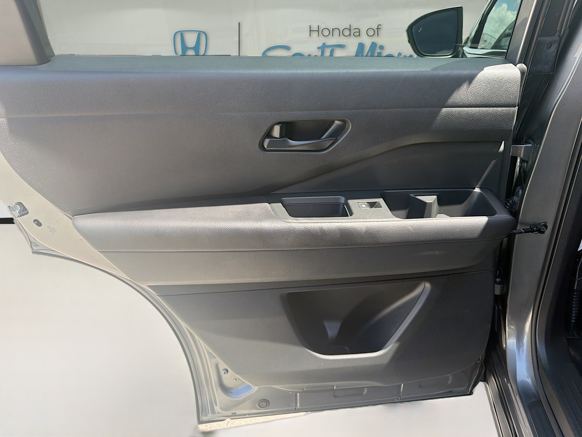 Used 2024 Nissan Pathfinder S FWD image 26