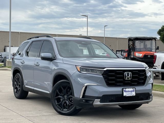 Used 2025 Honda Pilot Touring image 2