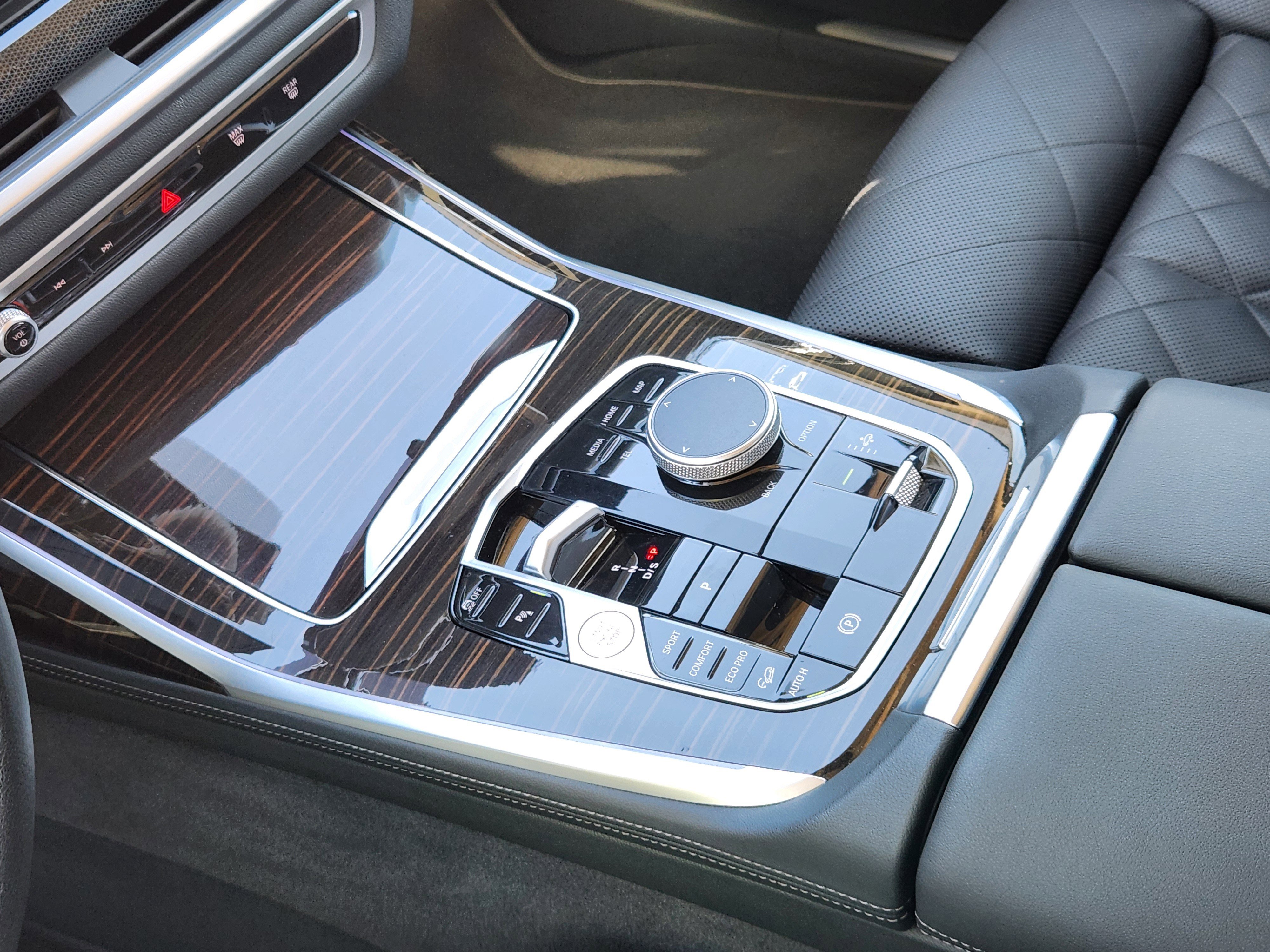 Used 2024 BMW X7 xDrive40i w/ Premium Package image 18