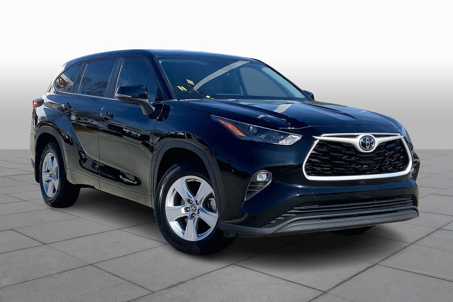 Used 2023 Toyota Highlander LE AWD/4WD image 5