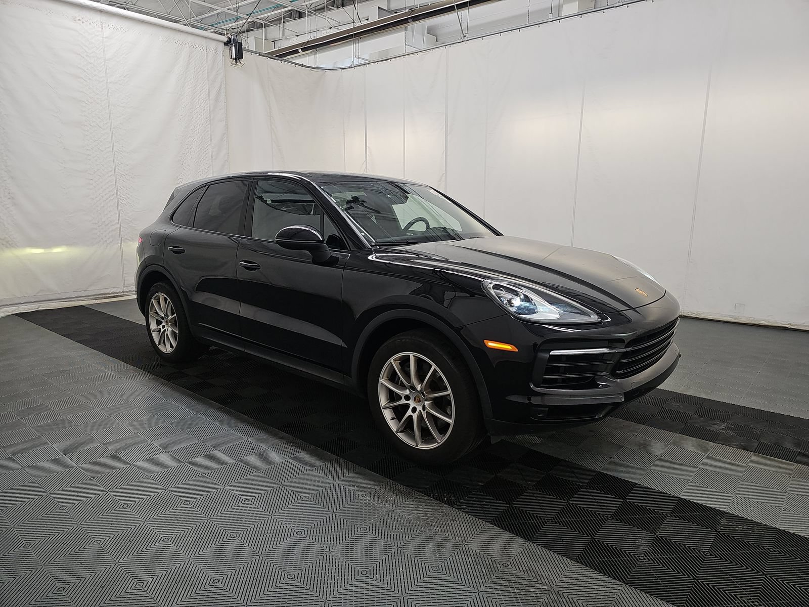 Used 2023 Porsche Cayenne AWD/4WD image 4