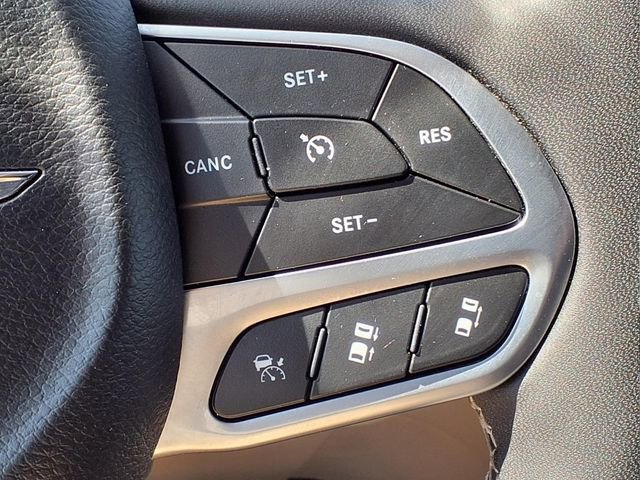 Used 2024 Chrysler Pacifica Touring-L FWD image 22