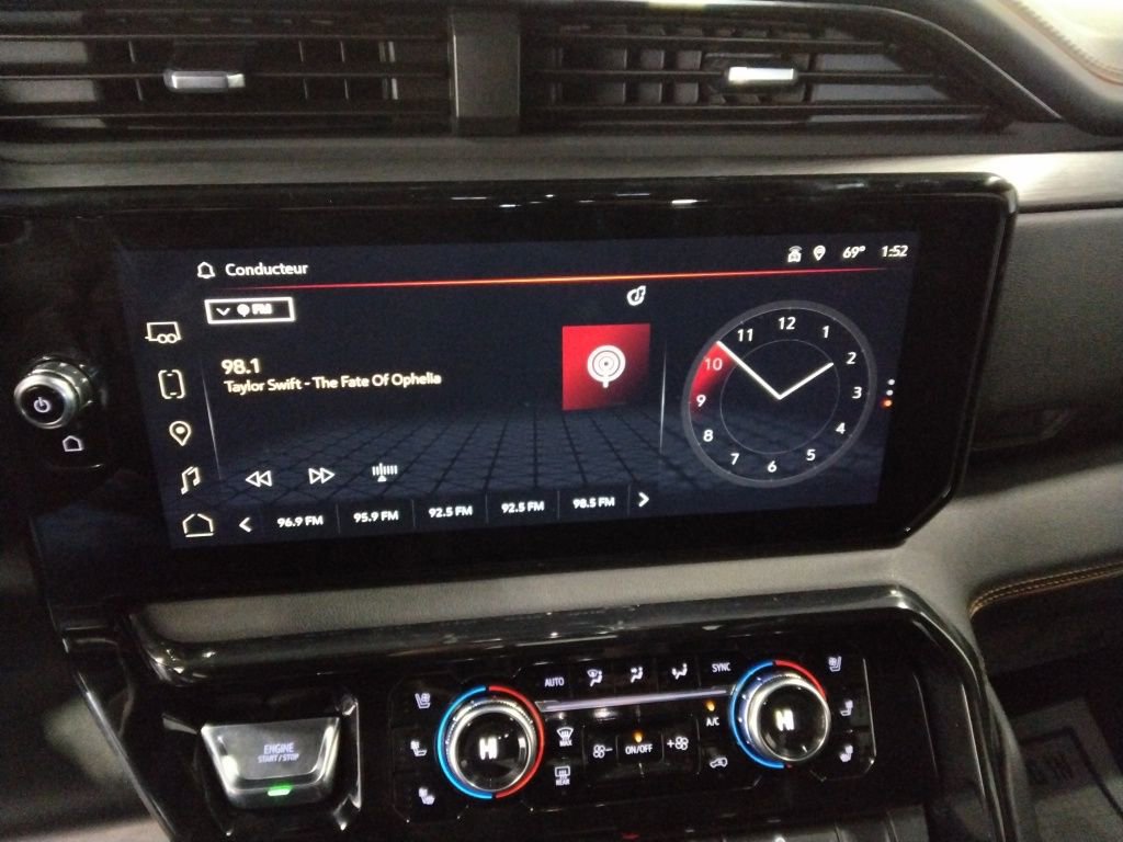 Used 2024 GMC Sierra 2500 AT4 w/ Technology Package image 19