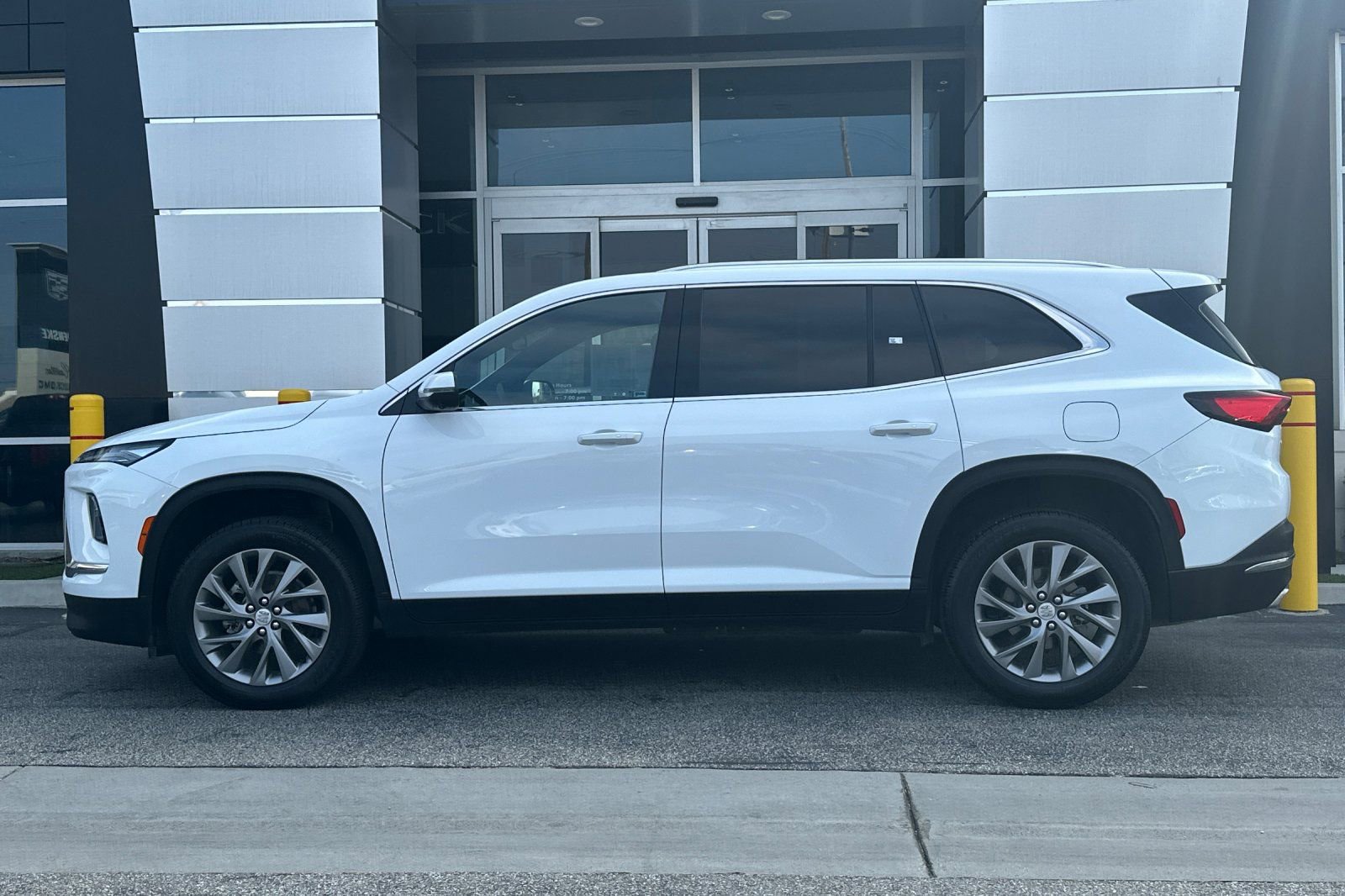 Used 2025 Buick Enclave Preferred image 7