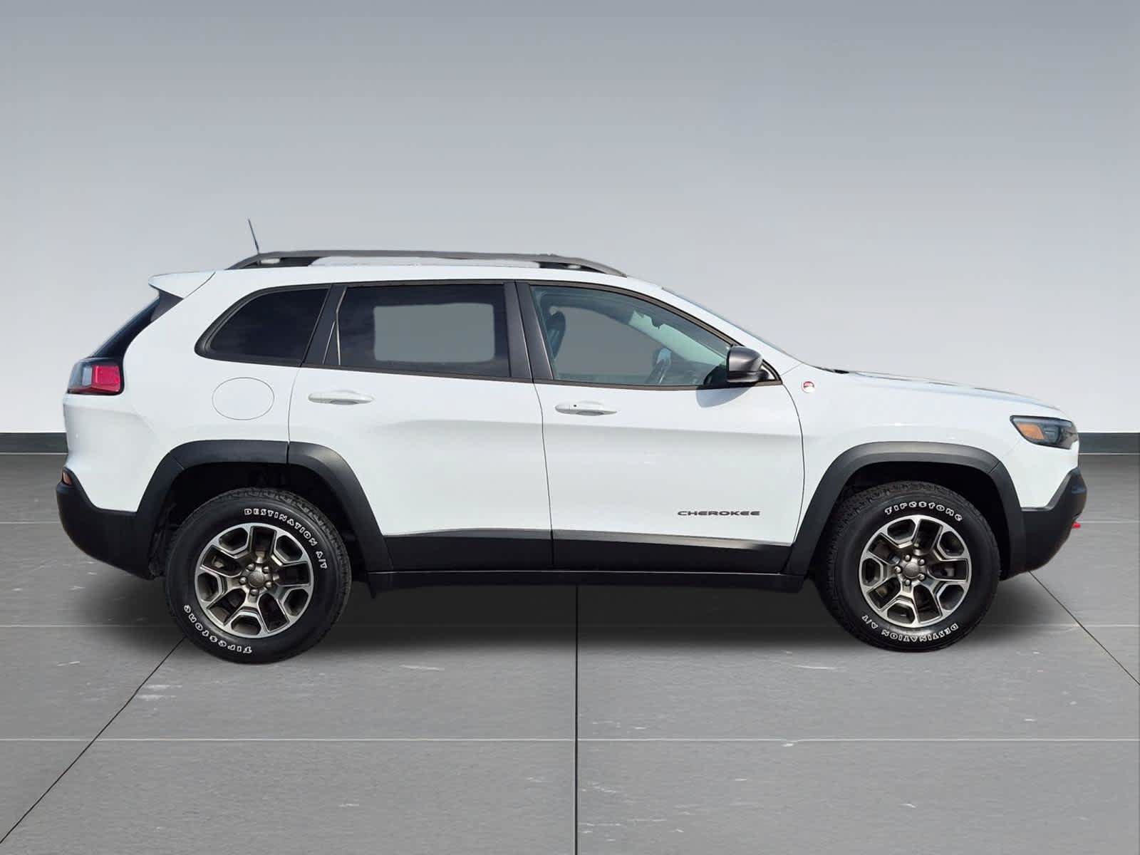 Used 2020 Jeep Cherokee Trailhawk w/ Cold Weather Group AWD/4WD image 7