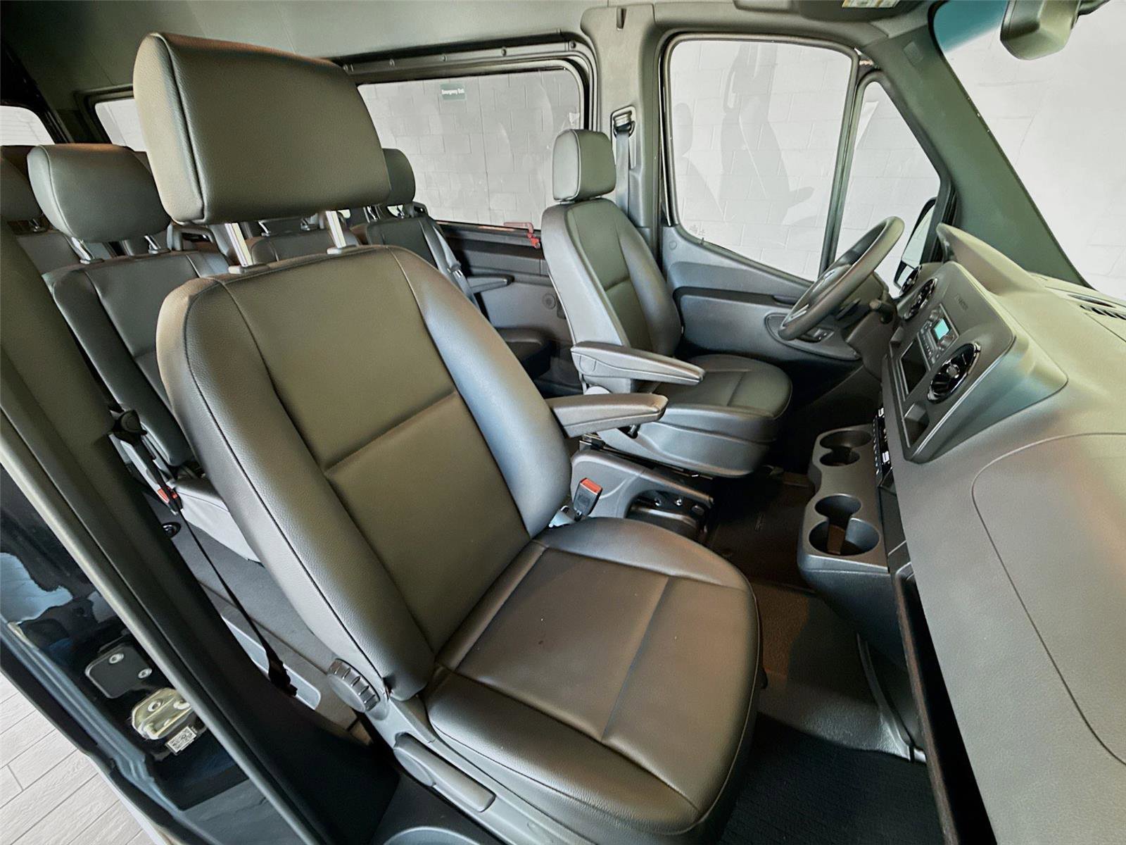 Used 2022 Mercedes-Benz Sprinter 2500 image 30