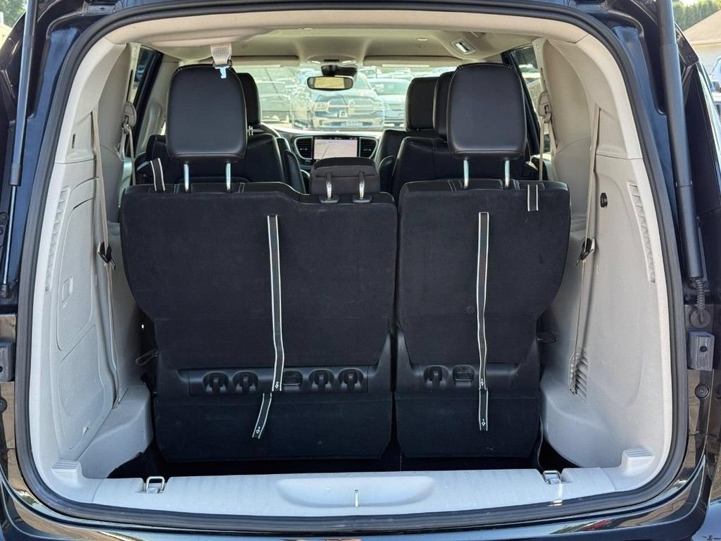 Certified 2024 Chrysler Pacifica Limited FWD image 7