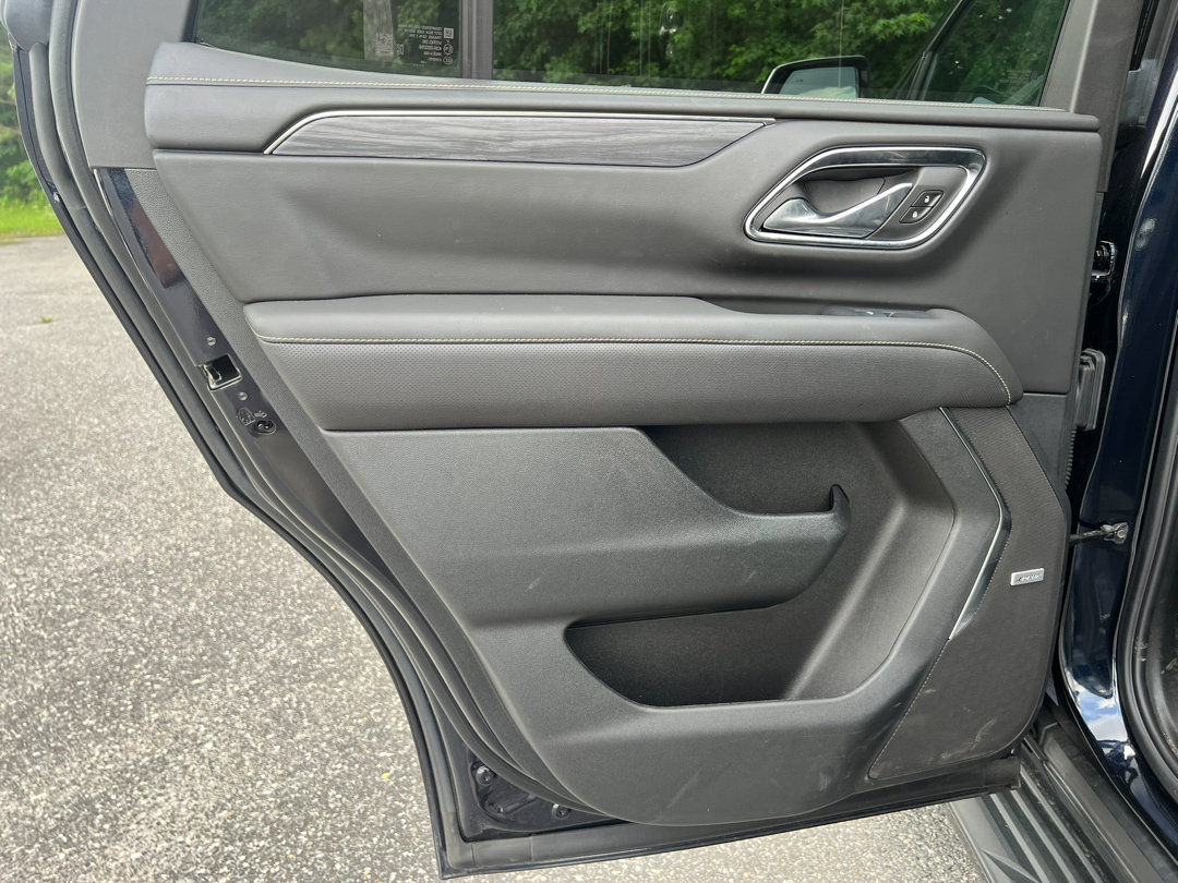 Used 2024 GMC Yukon SLT w/ SLT Luxury Package image 30