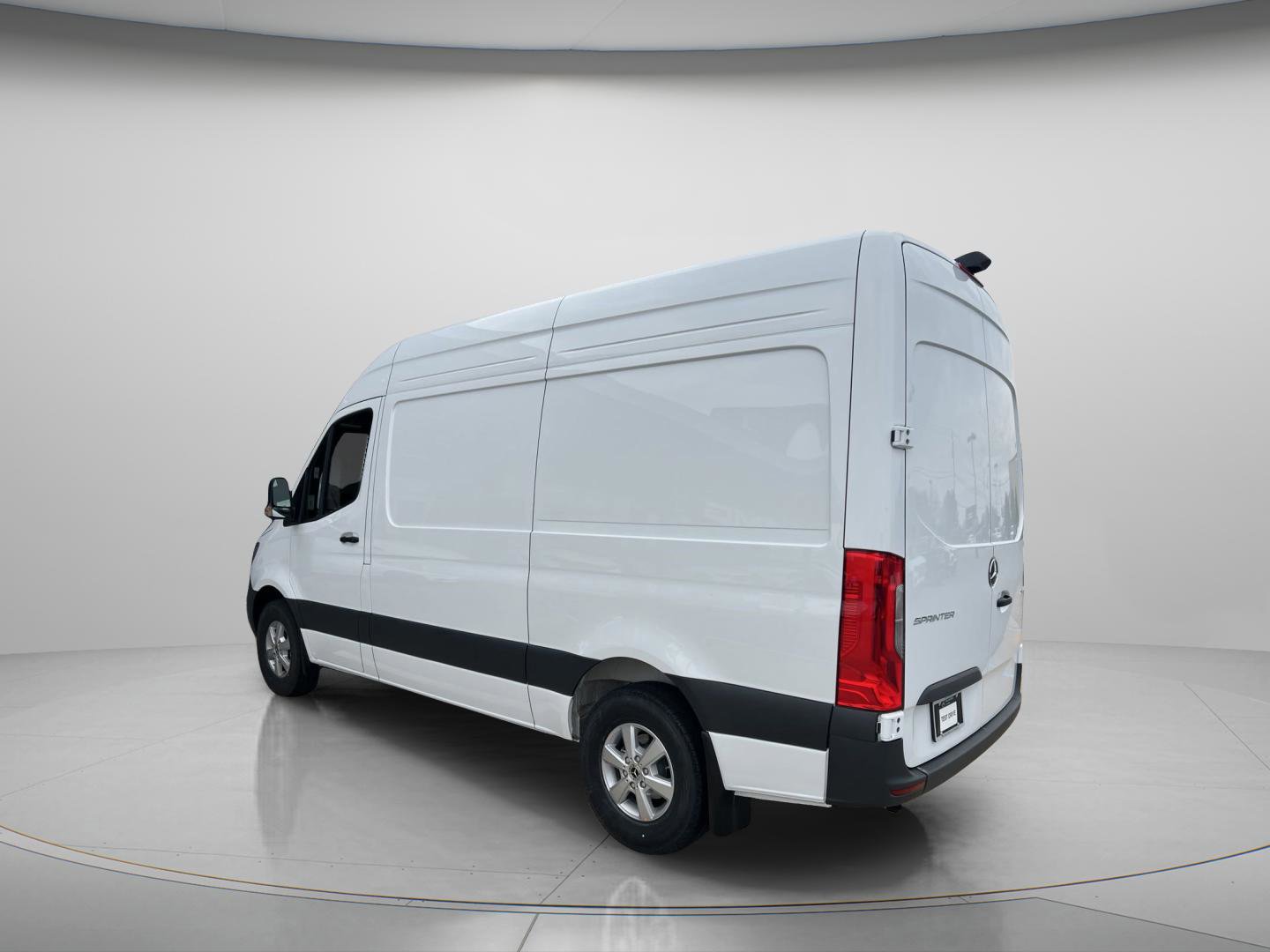 Used 2024 Mercedes-Benz Sprinter 2500 image 4