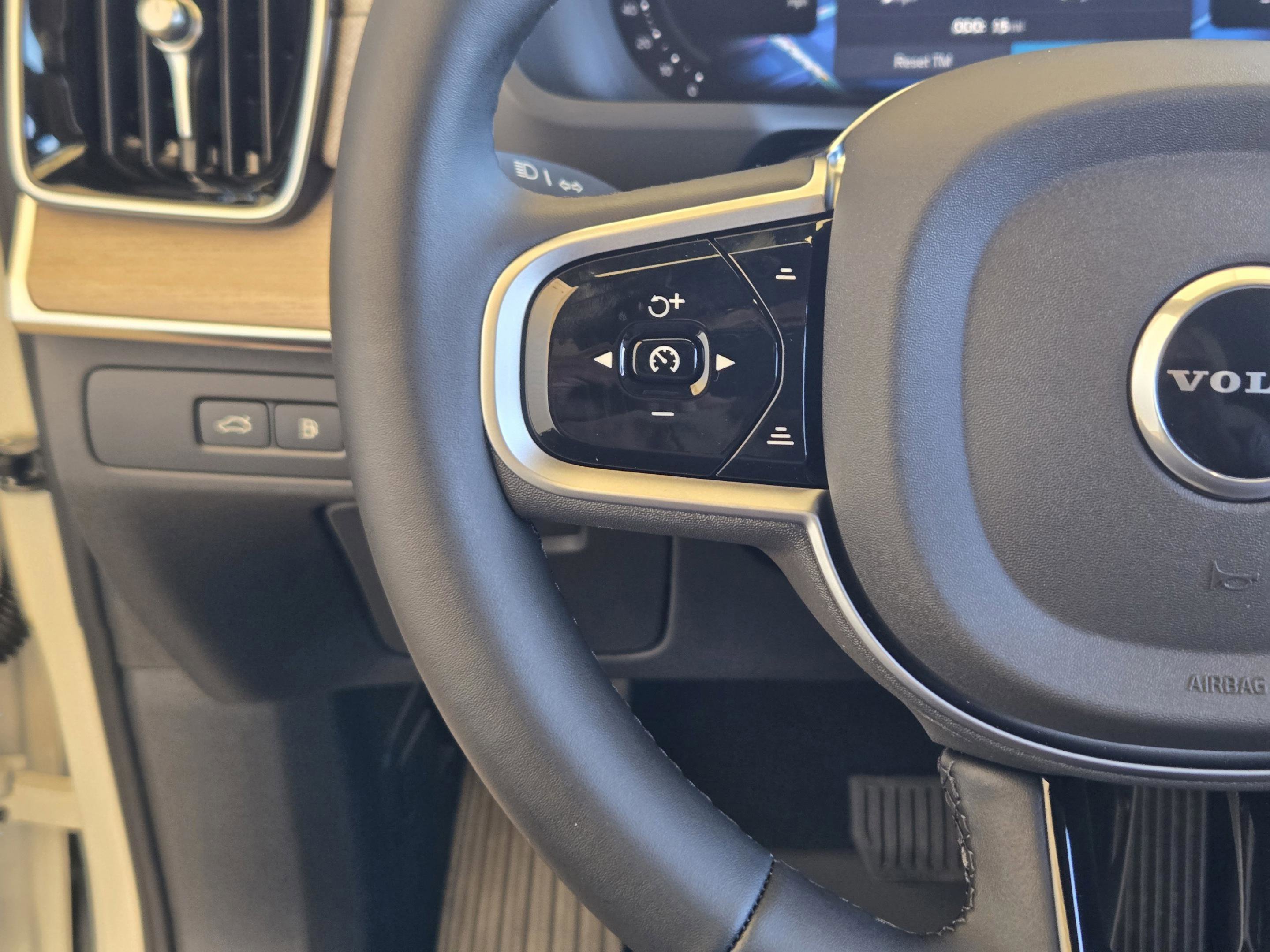 New 2026 Volvo XC90 T8 Plus w/ Protection Package Premier image 29