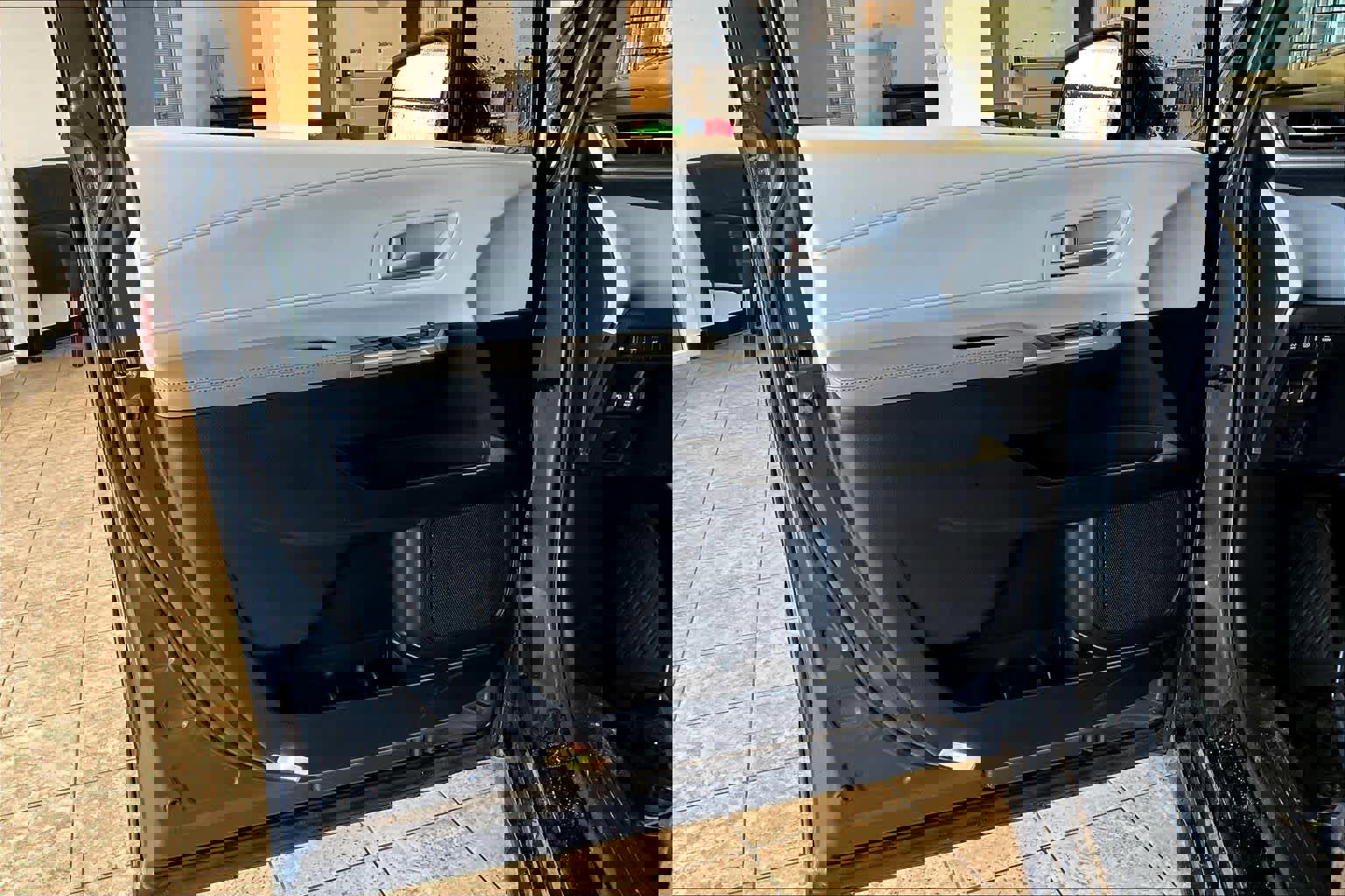 Used 2025 Toyota Sienna XLE w/ XLE Plus Package image 22