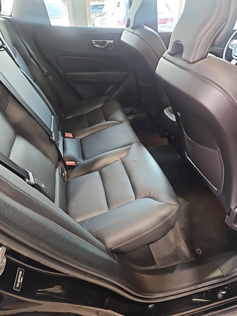 Used 2023 Volvo XC60 B5 Plus FWD image 16