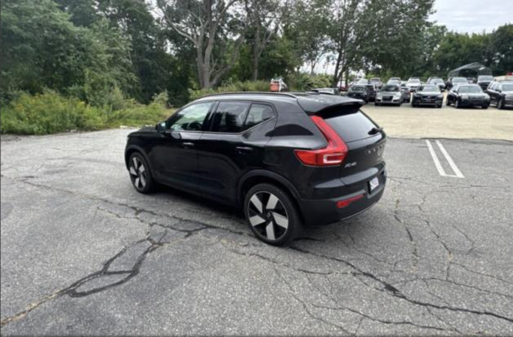 Used 2023 Volvo XC40 Recharge Ultimate w/ Protection Package Premier AWD/4WD image 11