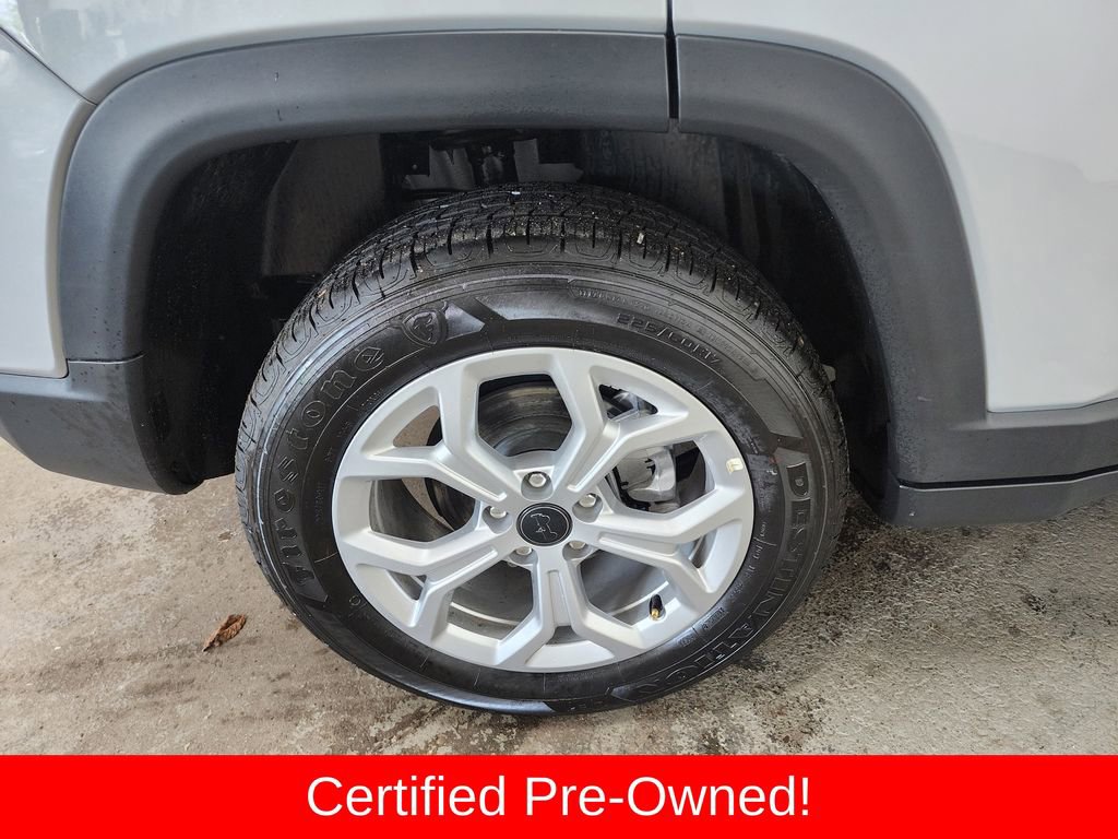 Certified 2025 Jeep Compass Latitude image 35